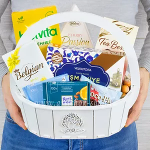 Подарочное кашпо для мужчины с печеньем Belvita, чаем Tea Berry, шоколадом The Belgian и шоколадом Ritter Sport - №686